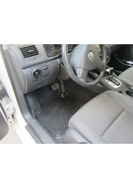 Volkswagen Golf 5 3D Siyah Havuzlu Paspas 2003 ve 2008 modelleri