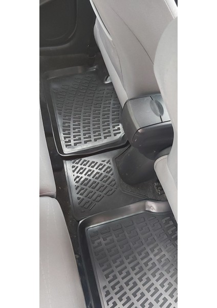 Toyota Yarıs 3D Siyah Havuzlu Paspas 2005 ve 2012 modelleri