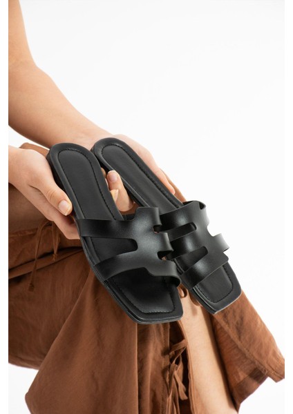 Siyah Biye Kadın Terlik Ev ve Dış Mekan Terliği