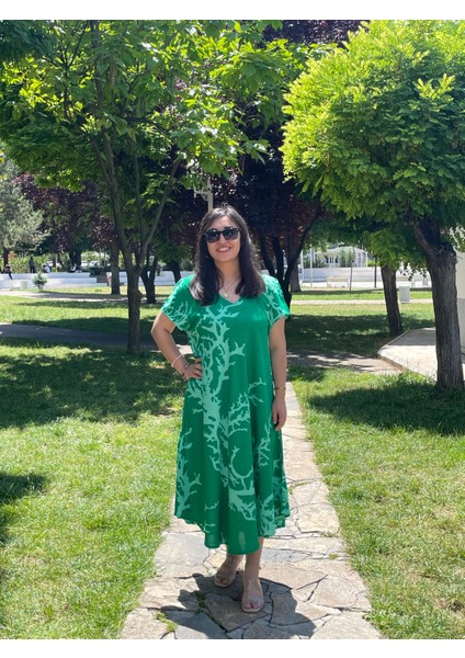 Mercan Desenli Geniş Kesim Viskon Elbise – 36-50 Beden Arası Standart Rahat Kalıp