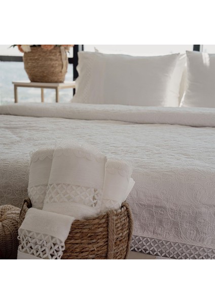 Queen Işlemeli Pamuk Saten Çift Kişilik 6 Parça Nevresim Takımı modelleri