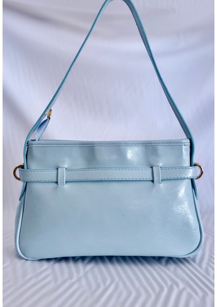 Kadın Pastel Omuz Çantası - Altın Detaylı, Şık ve Minimal Tasarım