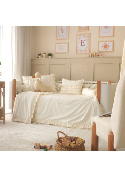 Luna %100 Pamuk Montessori Bebek Uyku Seti – Fırfırlı, Krem Renk, Ördek Uyku Arkadaşı ile