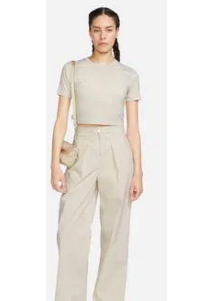 Sportswear Essential Slim-Fit Cropped Short-Sleeve Kadın Tişört