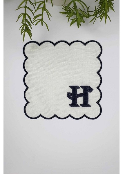 H Harfi Minimal Monogramlı Siyah Nakış Kenarlı Beyaz Kokteyl Peçetesi 1 Adet