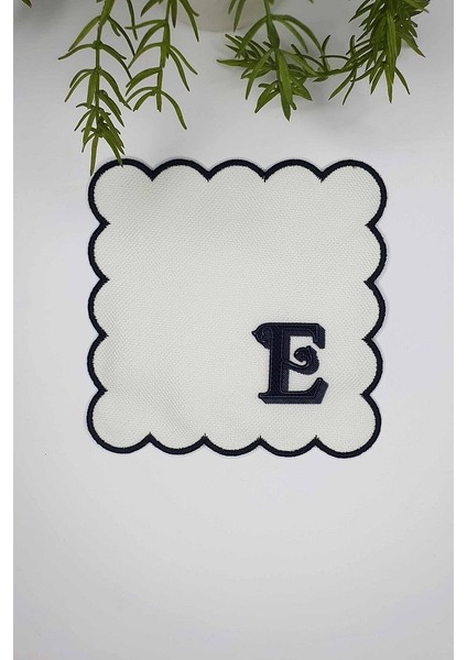 E Harfi Minimal Monogramlı Siyah Nakış Kenarlı Beyaz Kokteyl Peçetesi 1 Adet