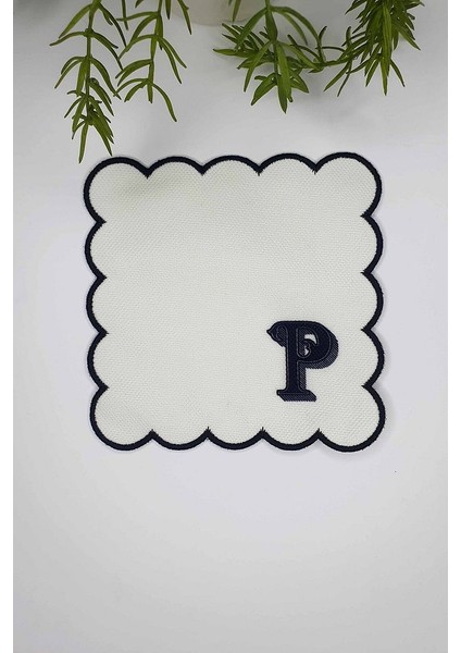 P Harfi Minimal Monogramlı Siyah Nakış Kenarlı Beyaz Kokteyl Peçetesi 1 Adet
