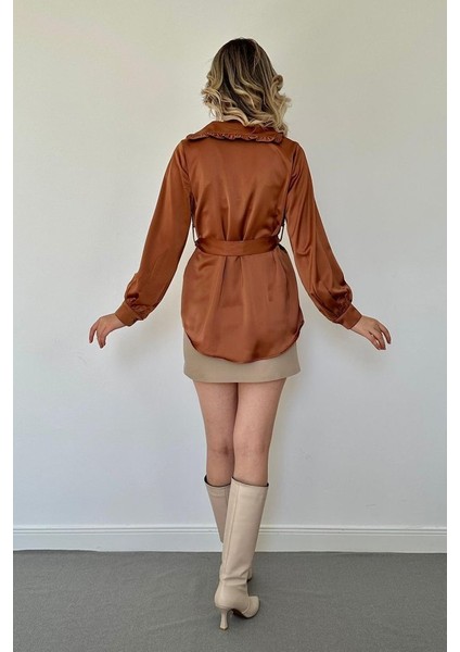 Kahverengi Yakası Fırfırlı Kuşaklı Saten Gömlek fırsatları