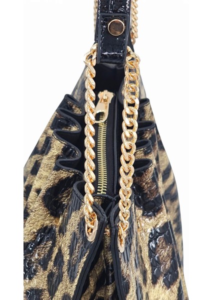 Siyah Rugan Baskılı Leopar Desenli Zincir Detaylı Pileli Kadın Omuz Çantası