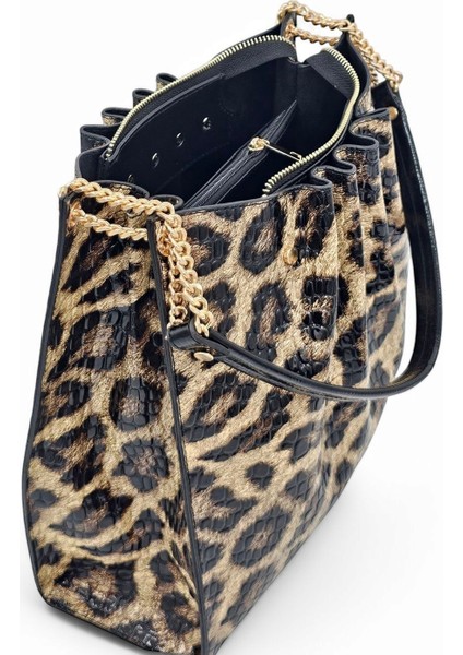 Siyah Rugan Baskılı Leopar Desenli Zincir Detaylı Pileli Kadın Omuz Çantası