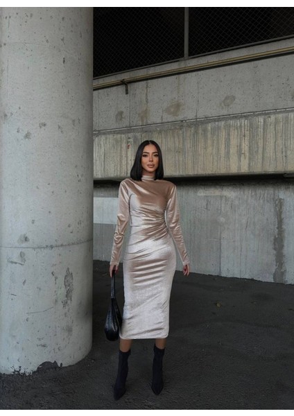 Kadın Uzun Kollu Yarım Balıkçı Yaka Büzgü Detay Kadife Kumaş Elbise fırsatları