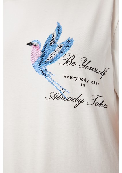 Boncuk Detaylı Baskılı Örme T-Shirt indirimleri