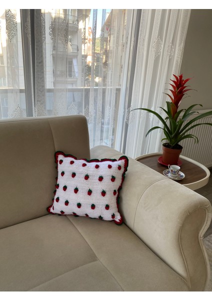 Dekoratif Çilek Yastık Kırlent