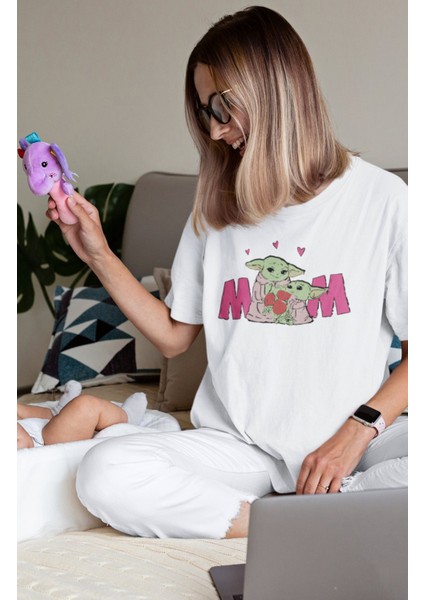 Kalpli Baby Yoda Mom Baskılı Tişört, Oversize Anneler Günü Temalı T-Shirt