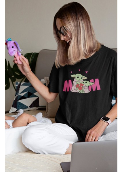 Kalpli Baby Yoda Mom Baskılı Tişört, Oversize Anneler Günü Temalı T-Shirt