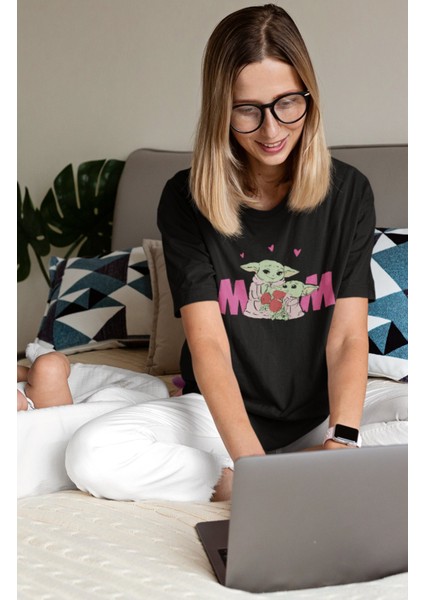 Kalpli Baby Yoda Mom Baskılı Tişört, Oversize Anneler Günü Temalı T-Shirt fiyatları