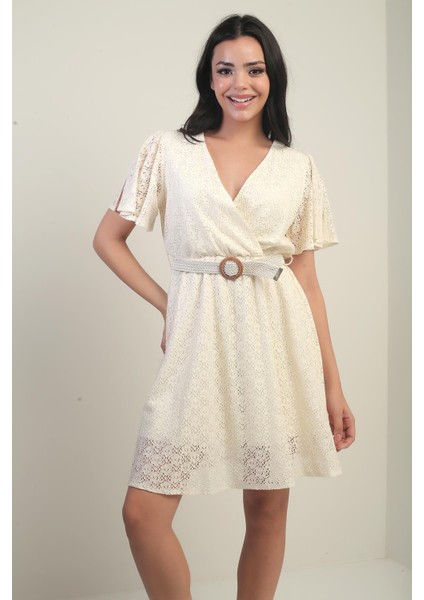 Kruvaze Yaka Beli Kemerli Astarlı Kol Volanlı Yırtmaçlı Dantel Elbise fiyatları