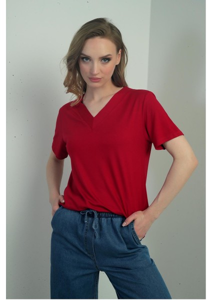 Kadın V Yaka Yırtmaçlı Kısa Kol Bluz