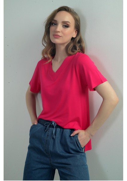 Kadın V Yaka Yırtmaçlı Kısa Kol Bluz