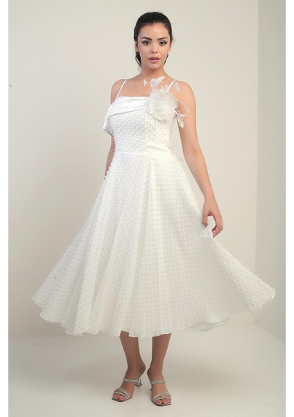 Kadın Ip Askılı Arkası Bağcıklı Düşük Tek Kol Tüy Broşlu Astarlı Pıtırcık Kumaş Elbise