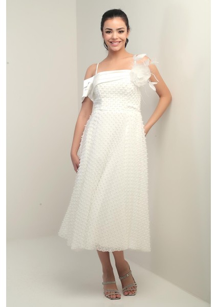 Kadın Ip Askılı Arkası Bağcıklı Düşük Tek Kol Tüy Broşlu Astarlı Pıtırcık Kumaş Elbise modelleri