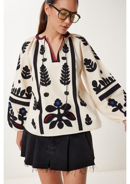 Nakış Işlemeli Oversize Dokuma Bluz