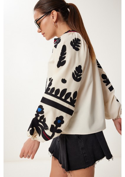 Nakış Işlemeli Oversize Dokuma Bluz