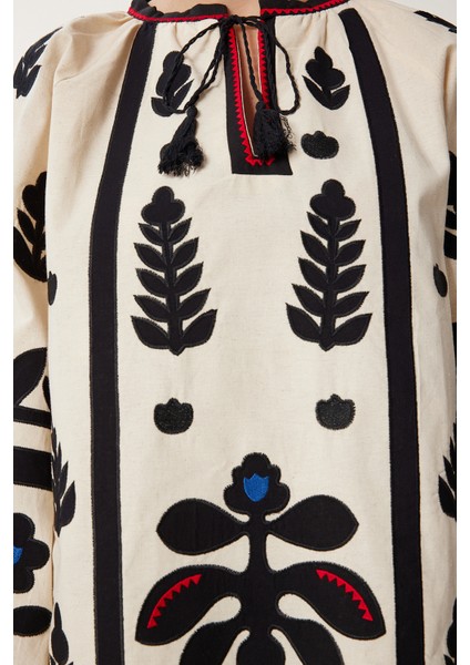 Nakış Işlemeli Oversize Dokuma Bluz