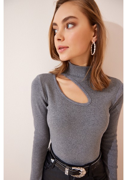 Cut Out Detaylı Fitilli Örme Bluz