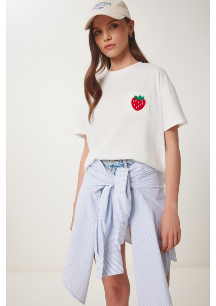 Çilekli Nakış Detaylı Pamuklu T-Shirt