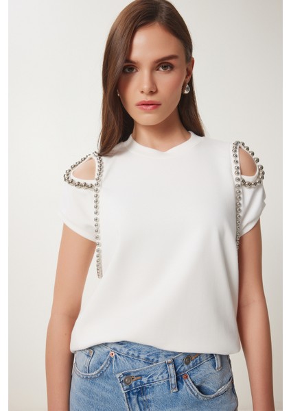 Cut Out Detaylı Boncuk Işlemeli Örme T-Shirt