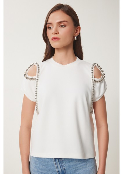Cut Out Detaylı Boncuk Işlemeli Örme T-Shirt