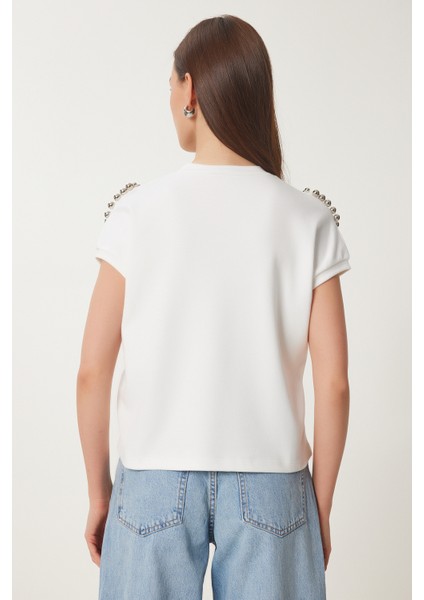 Cut Out Detaylı Boncuk Işlemeli Örme T-Shirt
