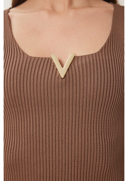 Gold Aksesuarlı Crop Fitilli Triko Bluz