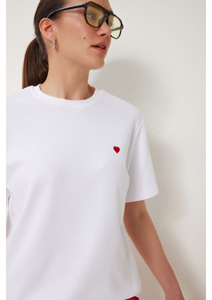 Kalp Nakışlı Pamuklu Örme T-Shirt fiyatları