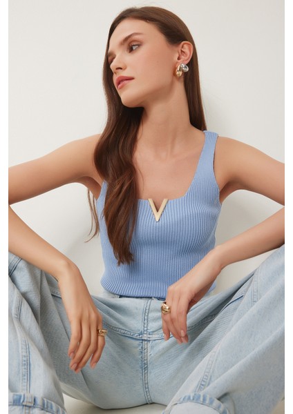 Gold Aksesuarlı Crop Fitilli Triko Bluz
