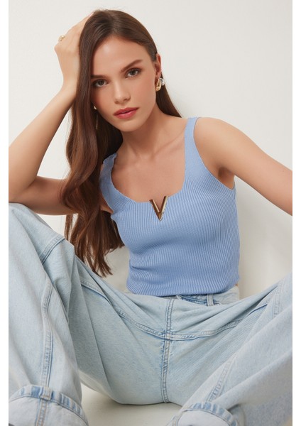 Gold Aksesuarlı Crop Fitilli Triko Bluz