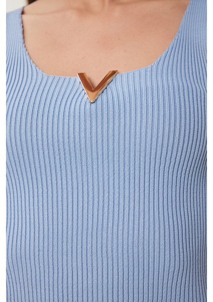 Gold Aksesuarlı Crop Fitilli Triko Bluz