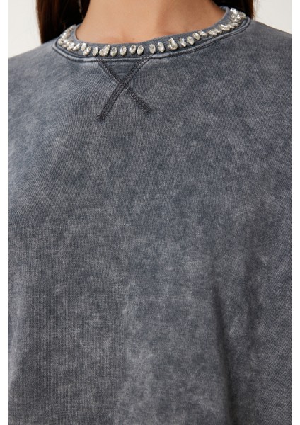Taş Detaylı Yıkamalı Pamuklu Örme T-Shirt fırsatları
