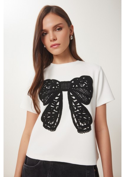 Güpür Fiyonk Nakışlı Örme T-Shirt fiyatları