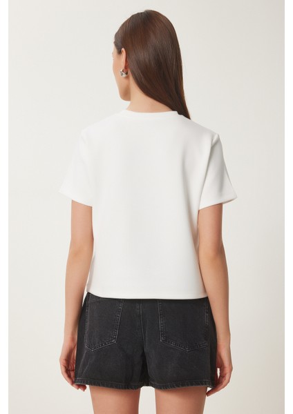 Güpür Fiyonk Nakışlı Örme T-Shirt fırsatları