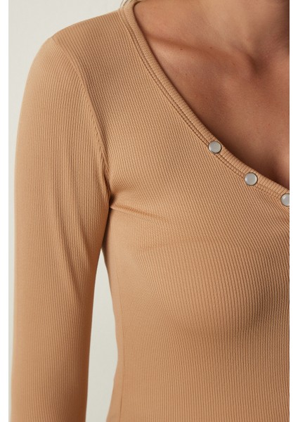 Düğmeli Yaka Fitilli Crop Örme Bluz LLD0004 BİSKÜVİ indirimleri