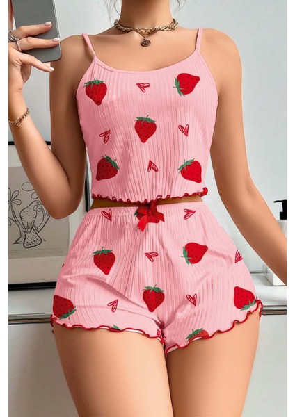 Çilek Desenli Fırfırlı Şortlu Pijama Takımı