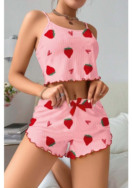 Çilek Desenli Fırfırlı Şortlu Pijama Takımı