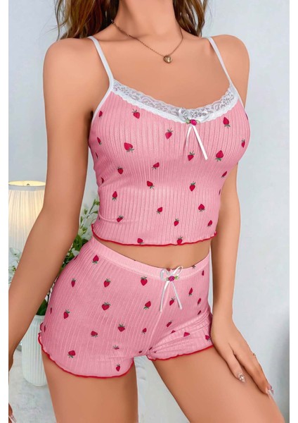 Çilek Desenli Dantel Detaylı Şortlu Pijama Takımı