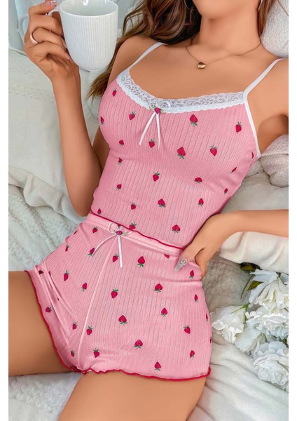 Çilek Desenli Dantel Detaylı Şortlu Pijama Takımı fiyatları