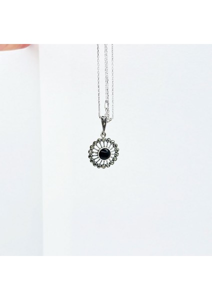 Zirkon ve Oltu Taşı Işçilikli 925 Ayar Gümüş Kolye fırsatları