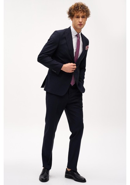 Erkek Lacivert Regularfit / Rahat Kalıp Sivri Yaka Takım Elbise modelleri