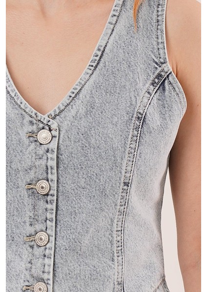 Düğme ve Ön Dikiş Detaylı Mavi Jean Yelek