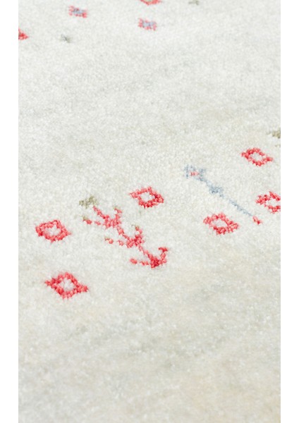 ZR 06 BEIGE Q - ZARA - Otantik Desenli Özel Hav Vermeyen ve Kolay Temizlenebilir Tensel Kullanılarak El Emeği ile Özel Tezgahlarda Üretilen Modern Uşak Halısı